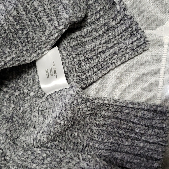 Orvis Chenille V-Neck Sweater, Color Gray Size S - Picture 9 of 15